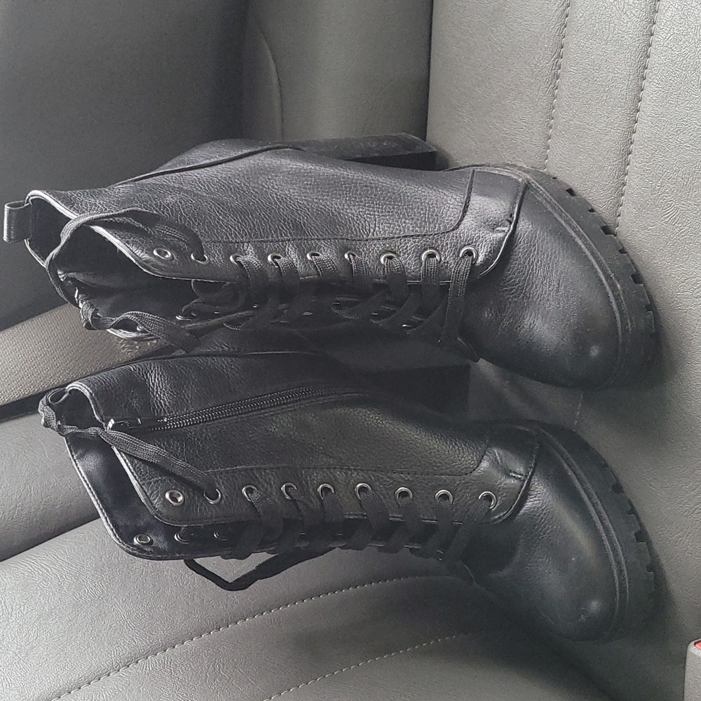 Steve Madden lace up boots